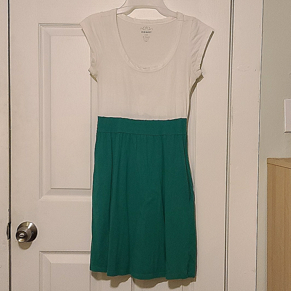 Short Sleeve Scoop Neck Dress